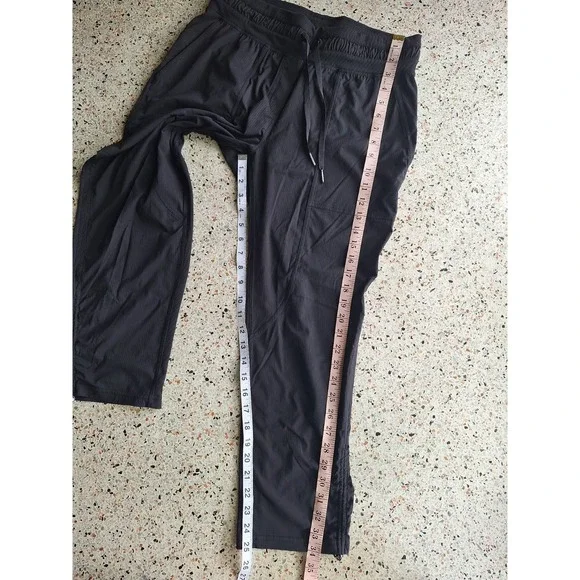116 Lululemon Dance Studio Mid Rise Cropped Pant - Picture 11 of 12